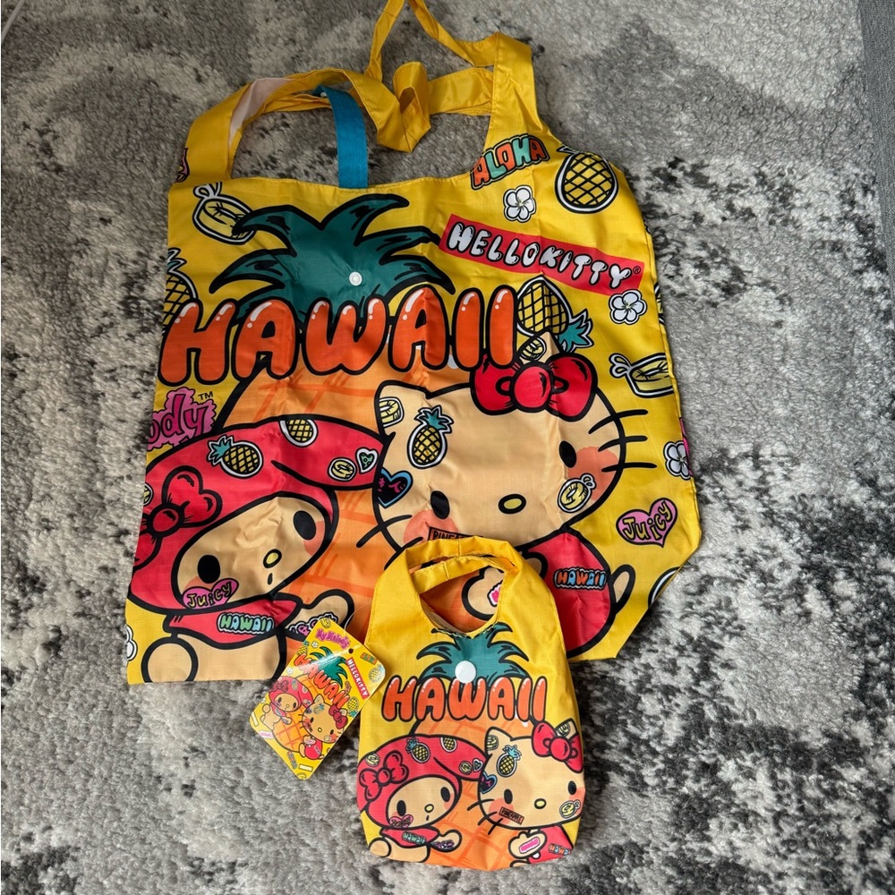 BNWT hello kitty reusable foldable bag with case